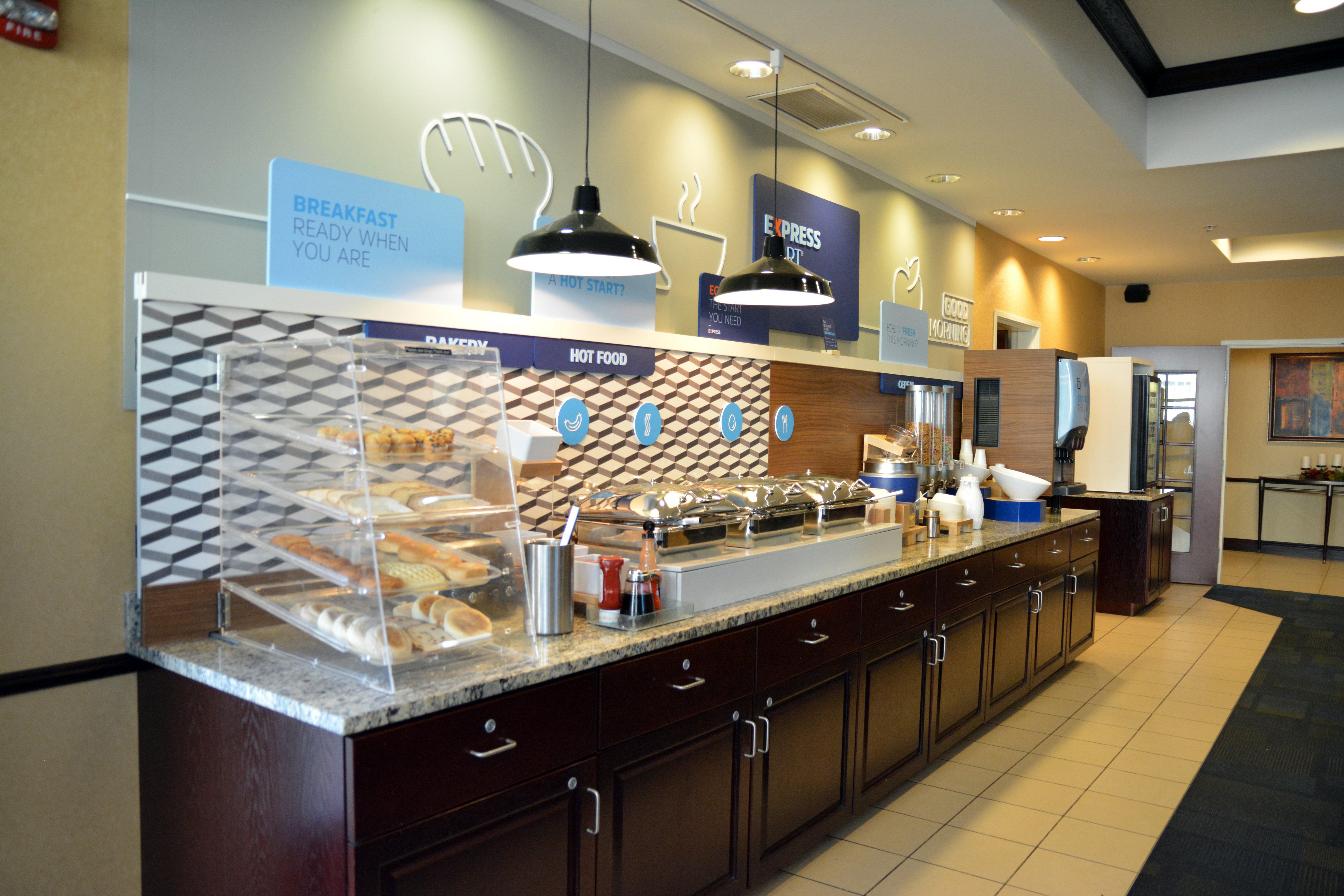 Holiday Inn Express & Suites Youngstown West I 80, An Ihg Hotel Eksteriør bilde