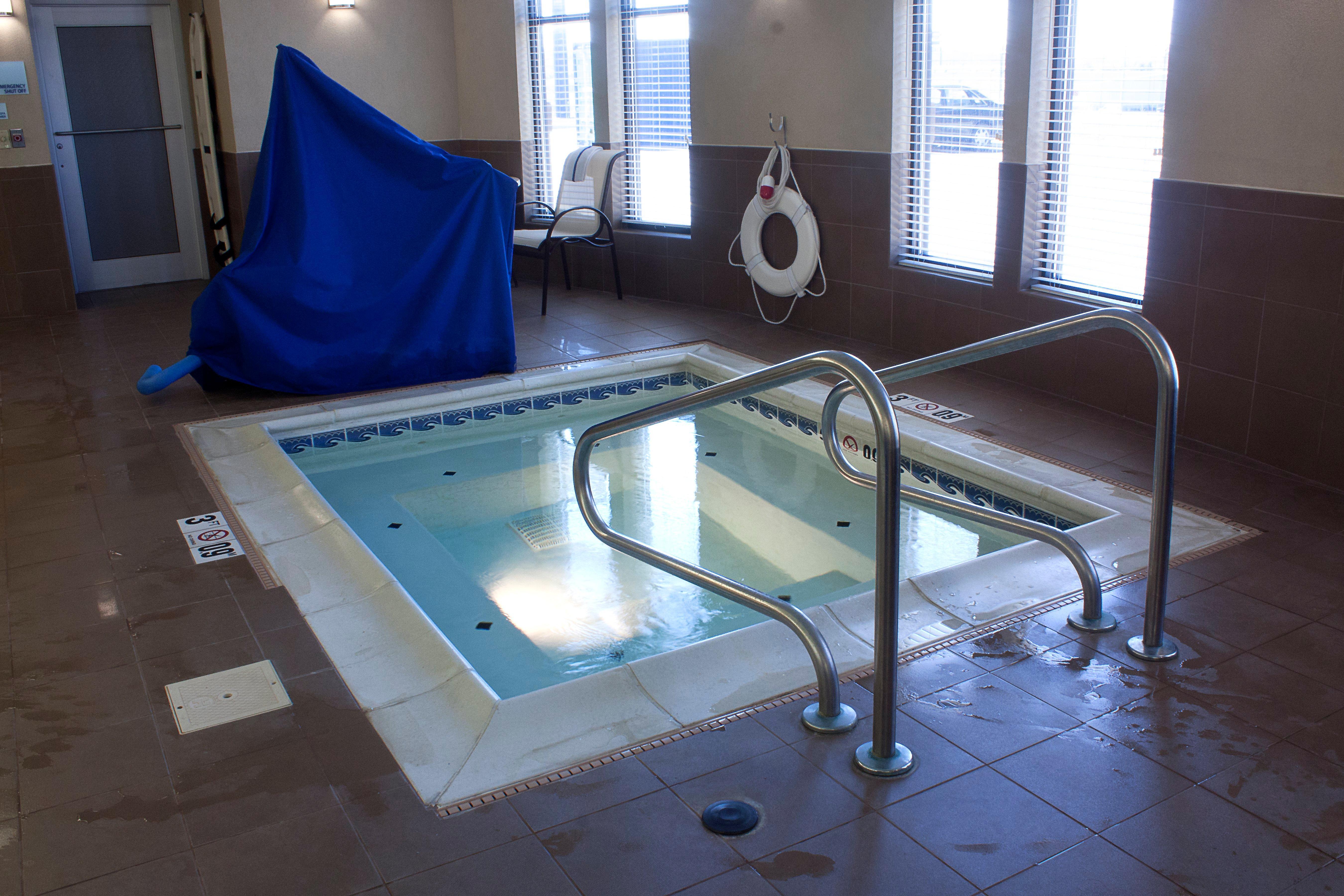 Holiday Inn Express & Suites Youngstown West I 80, An Ihg Hotel Eksteriør bilde