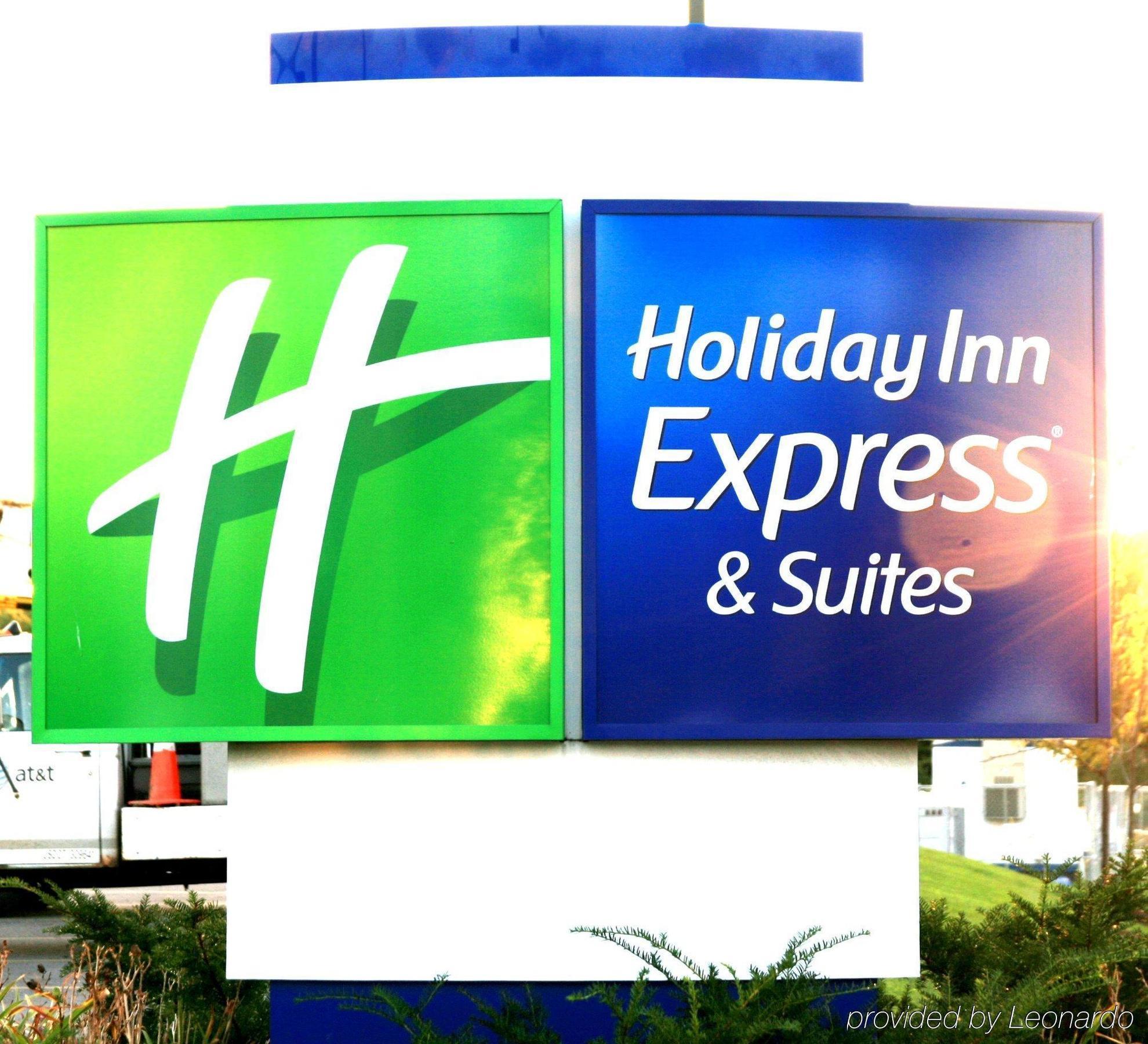 Holiday Inn Express & Suites Youngstown West I 80, An Ihg Hotel Eksteriør bilde